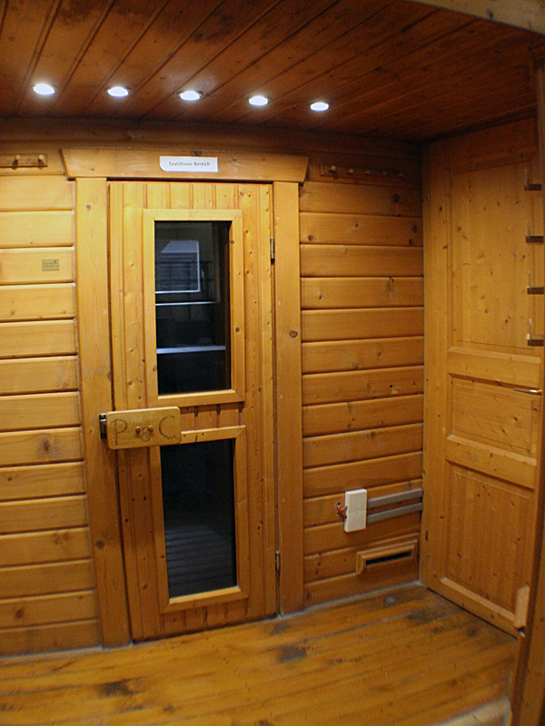 Eingang-zur-Sauna